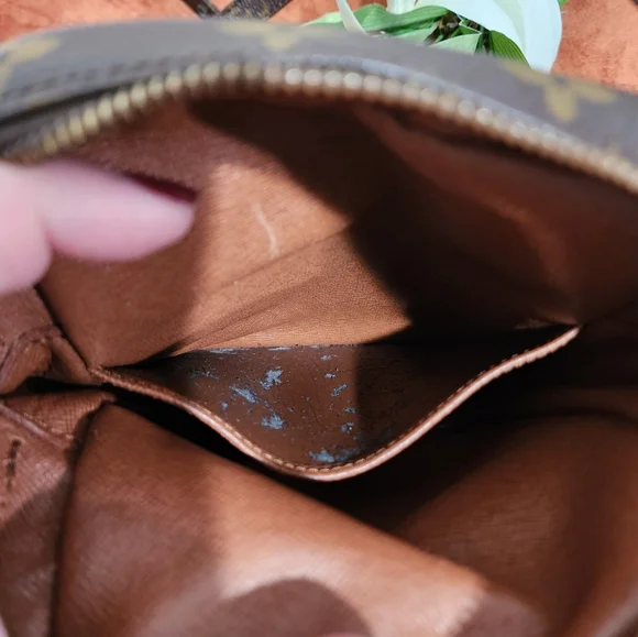 Authentic Louis Vuitton Amazone Crossbody bag - Picture 10 of 12